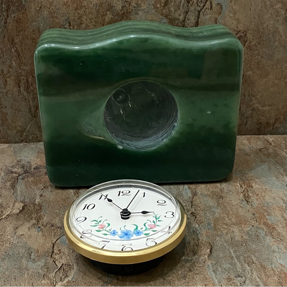Vintage MCM Mid Century Modern Heavy Green Desk Clock - Picture 6 of 14